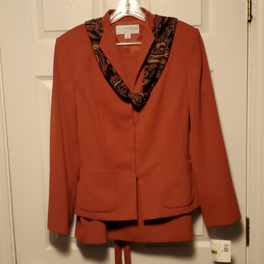 Sag Harbor 2-piece Skirtsuit With Scarf